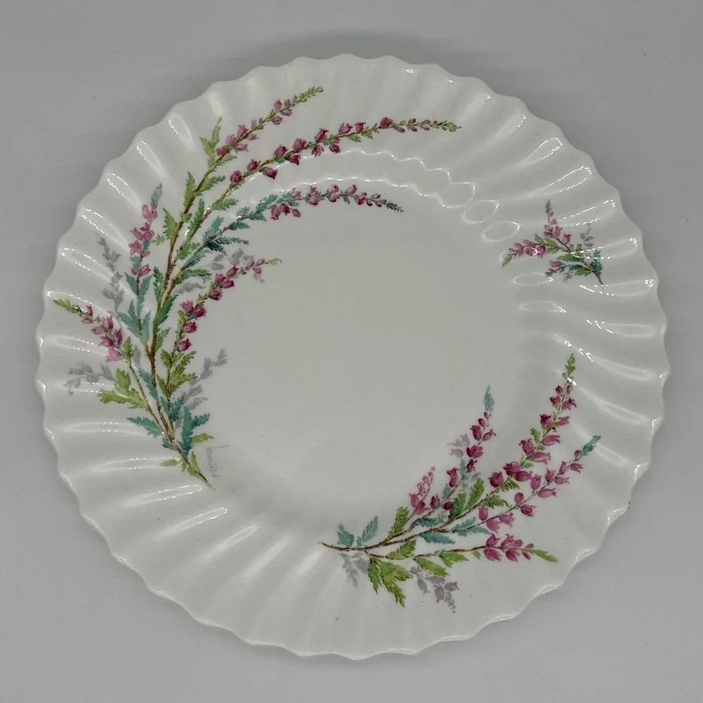 Royal Doulton Bell Heather H4828 Dinner Plate Scalloped Swirl Bone China England
